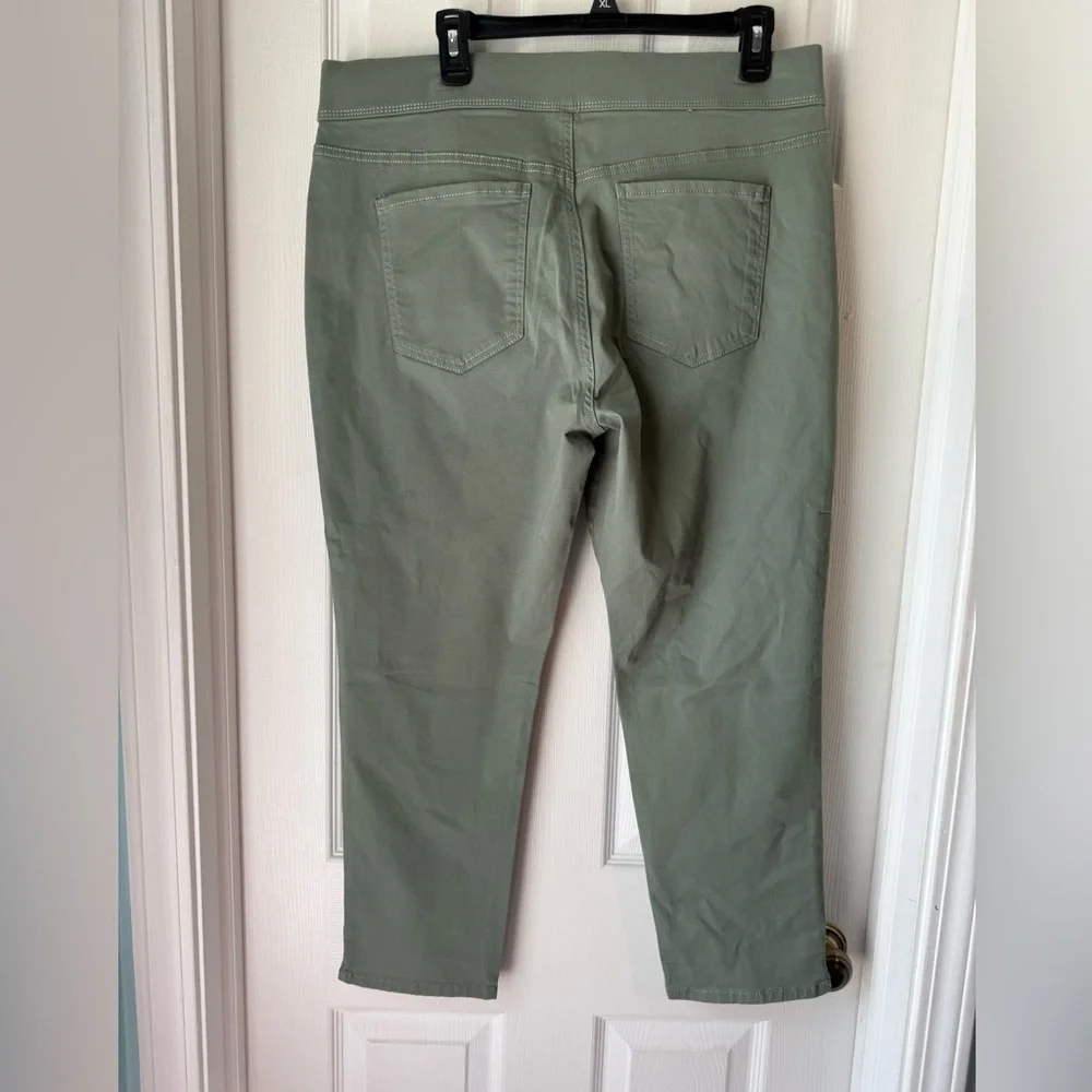Gloria Vanderbilt Olive Green Slimming Pants - Picture 3 of 3